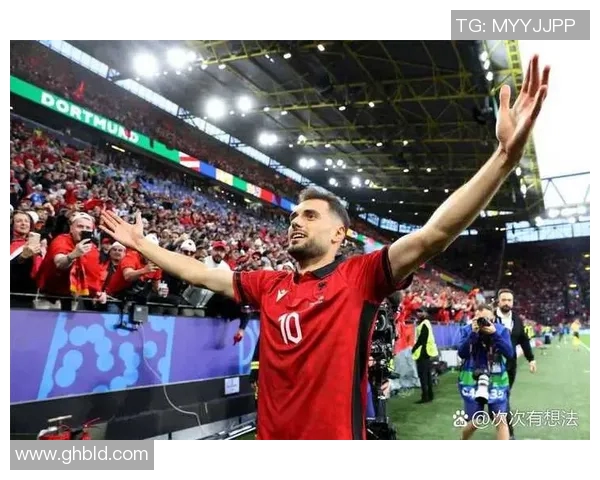 欧洲杯比赛小组赛精彩纷呈，胜者堪称英雄